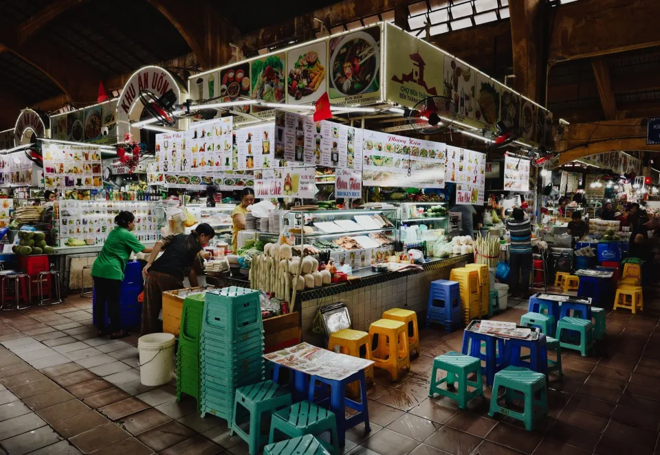 Sân ngoài trời buổi tối